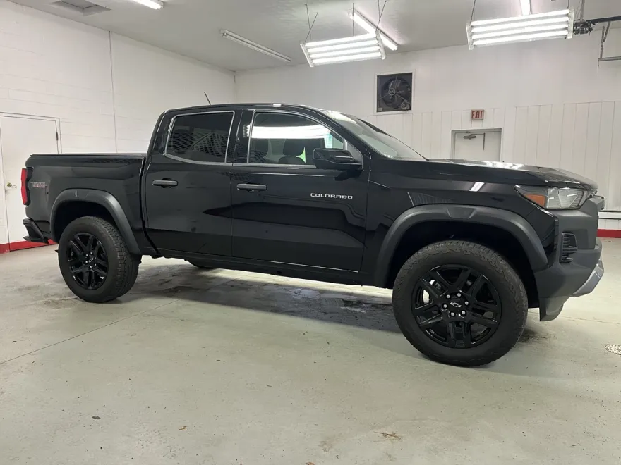 2024 Chevrolet Colorado Trail Boss photo 1