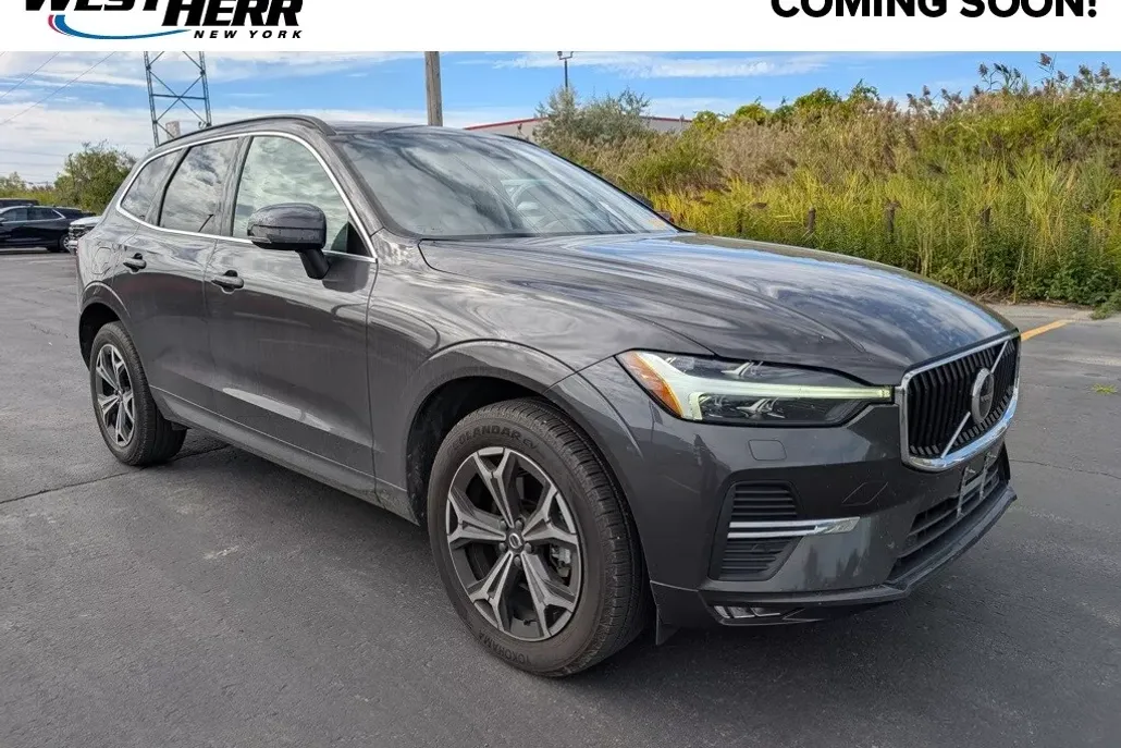 2022 Volvo XC60 B5 Momentum photo 1