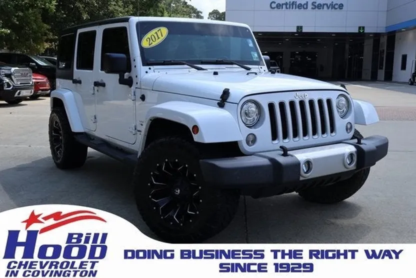2017 Jeep Wrangler Unlimited Sahara photo 1