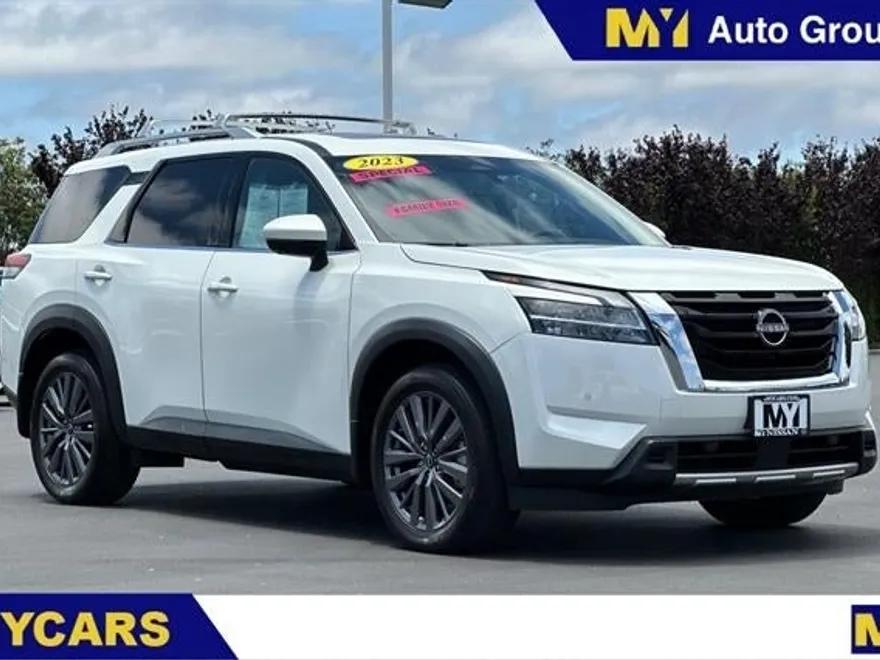 2023 Nissan Pathfinder SL photo 1