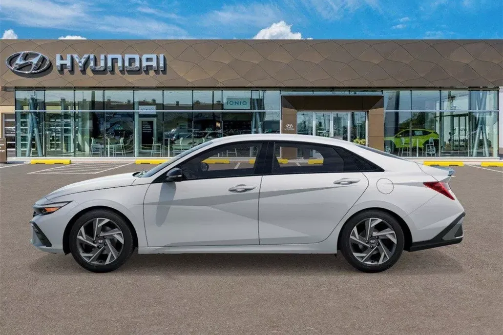 2025 Hyundai Elantra SEL Sport photo 1