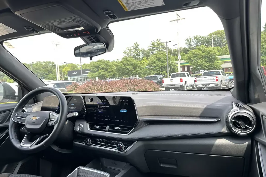 2025 Chevrolet Equinox LT photo 1