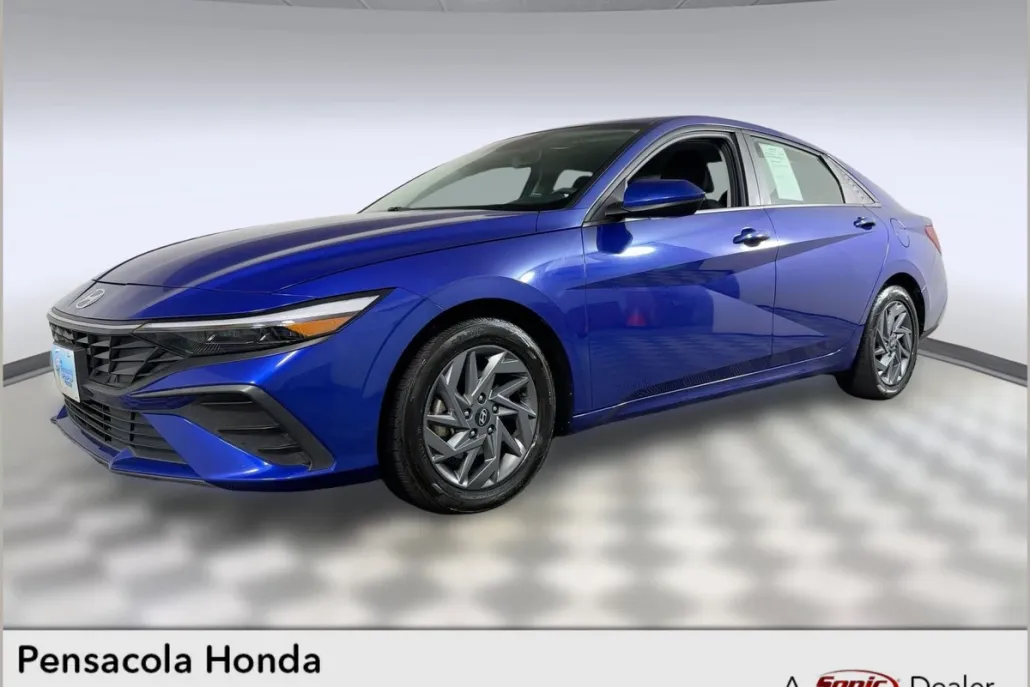 2024 Hyundai Elantra SEL photo 1