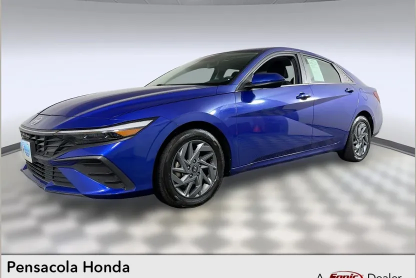 2024 Hyundai Elantra SEL photo 1