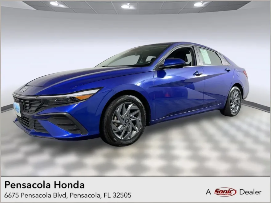 2024 Hyundai Elantra SEL photo 1