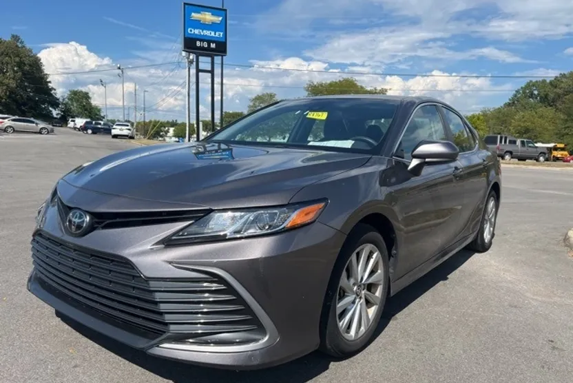 2024 Toyota Camry LE photo 1