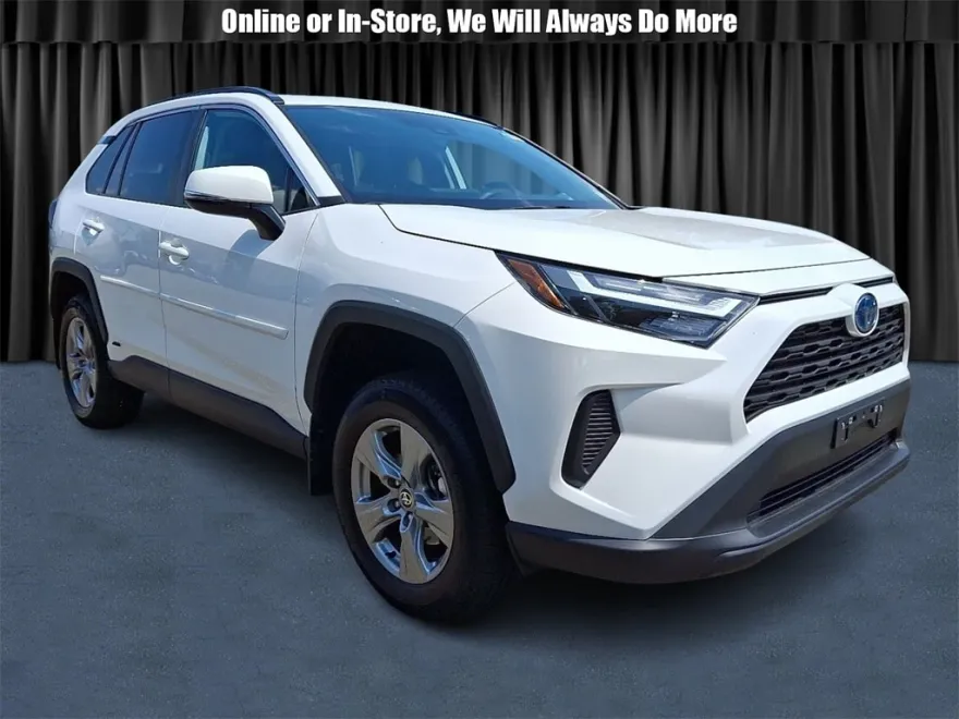 2024 Toyota RAV4 Hybrid XLE photo 1