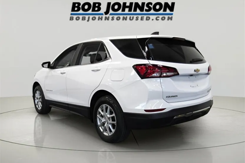 2022 Chevrolet Equinox LT photo 1