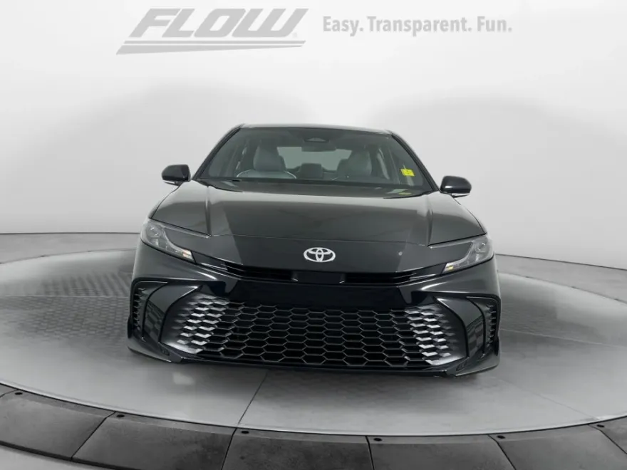 2025 Toyota Camry SE photo 1