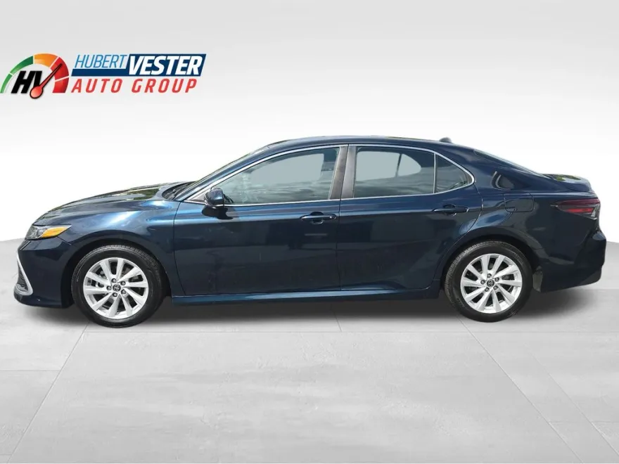 2021 Toyota Camry LE photo 1