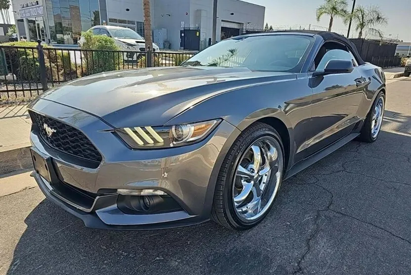 2016 Ford Mustang V6 Convertible photo 1