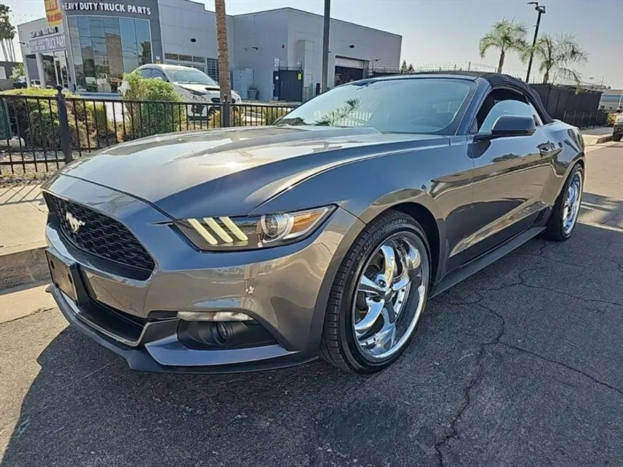 2016 Ford Mustang V6 Convertible photo 1