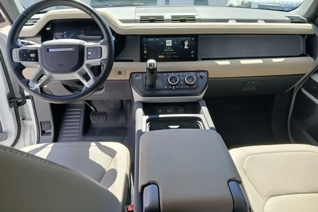 2023 Land Rover Defender 110 S photo 1