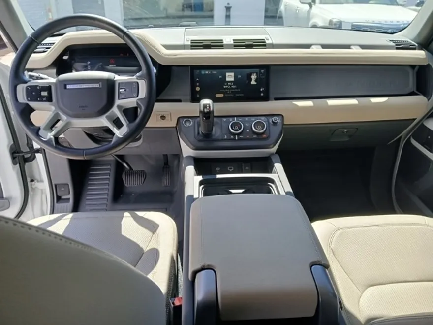 2023 Land Rover Defender 110 S photo 1