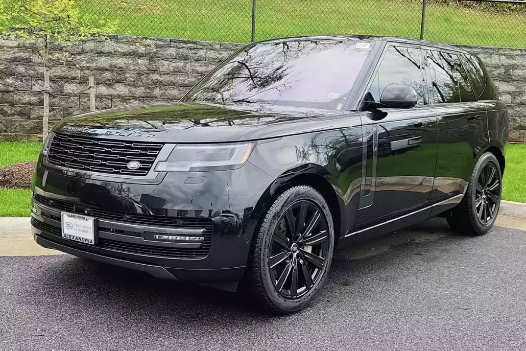 2023 Land Rover Range Rover SE photo 1