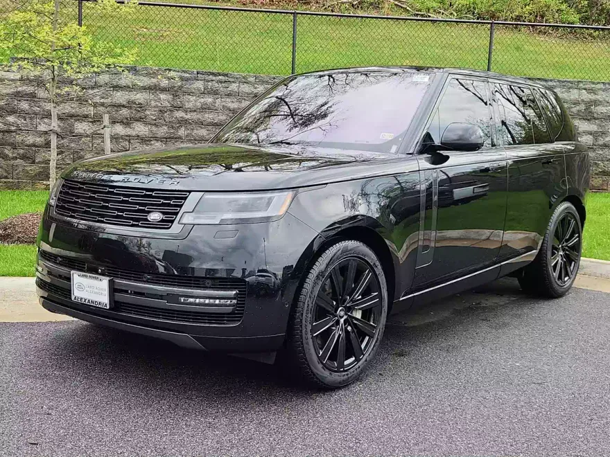 2023 Land Rover Range Rover SE photo 1