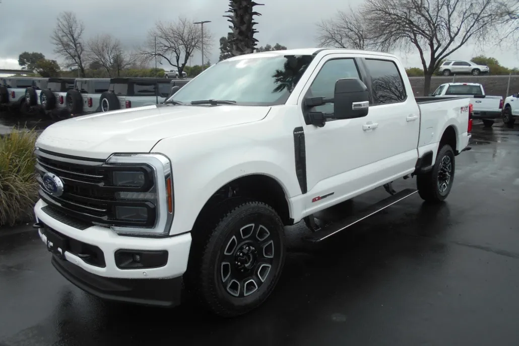 2025 Ford F-250 Platinum photo 1
