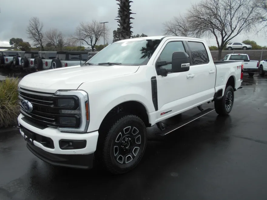 2025 Ford F-250 Platinum photo 1