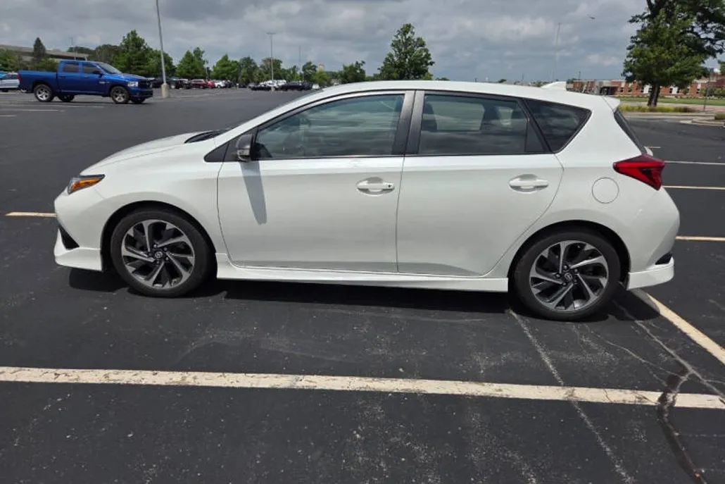 2016 Scion iM photo 1