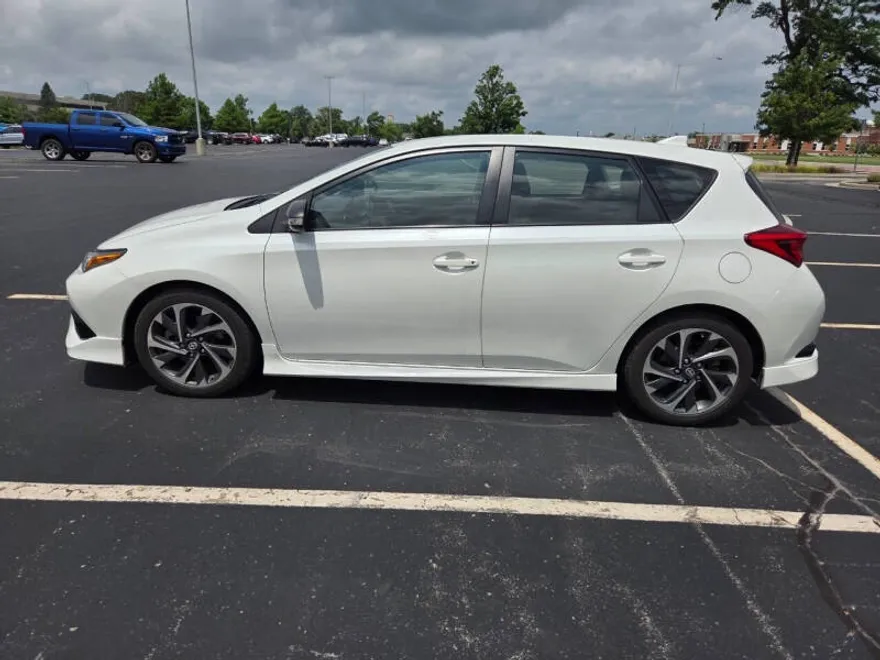 2016 Scion iM photo 1