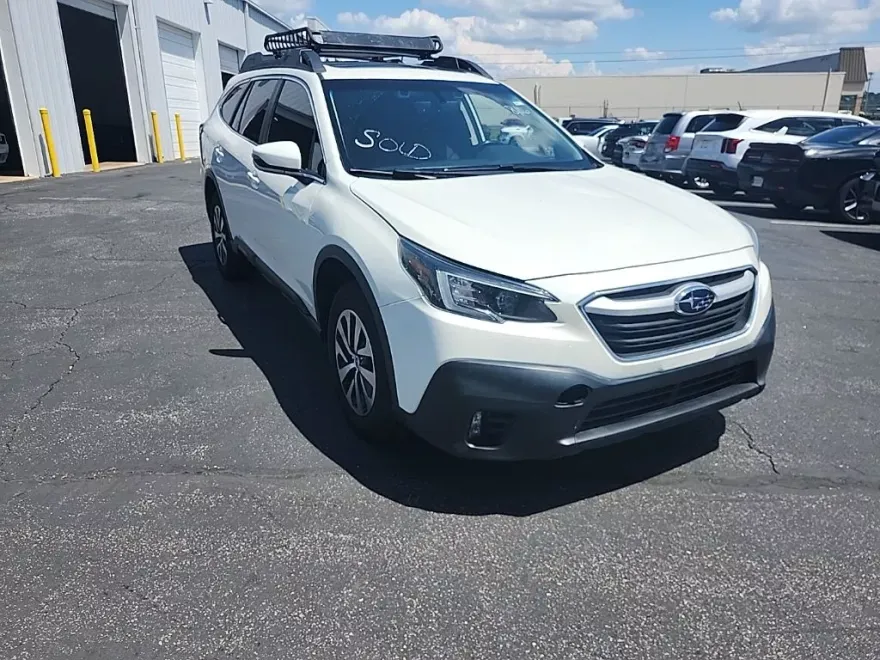 2021 Subaru Outback Premium photo 1