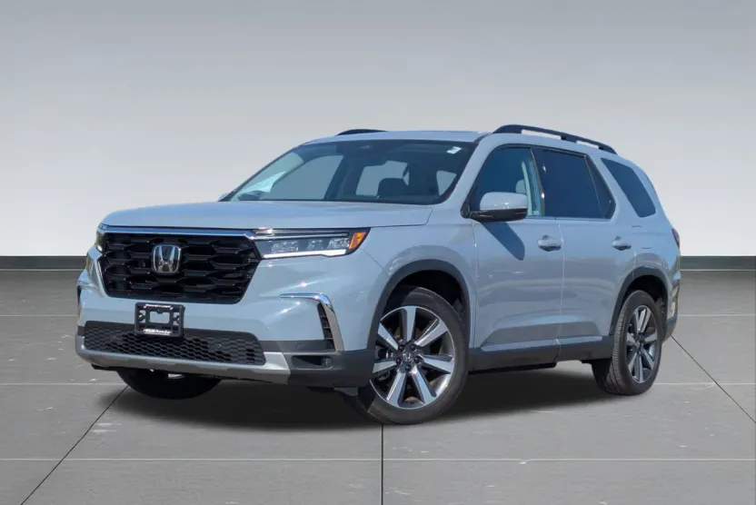 2023 Honda Pilot Touring photo 1