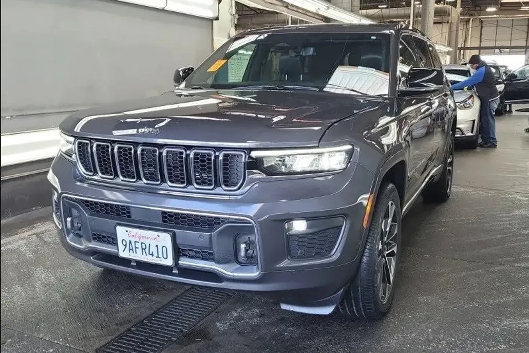 2021 Jeep Grand Cherokee Overland photo 1