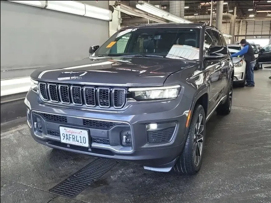 2021 Jeep Grand Cherokee Overland photo 1