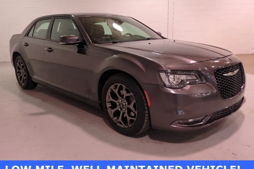 2017 Chrysler 300 S photo 1