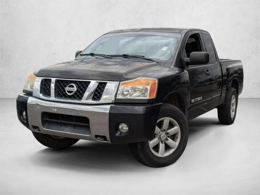 2012 Nissan Titan SV photo 1