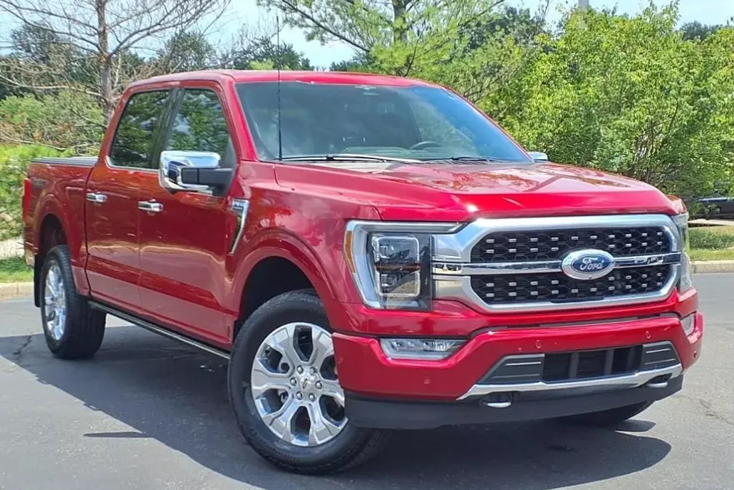 2023 Ford F-150 Platinum photo 1