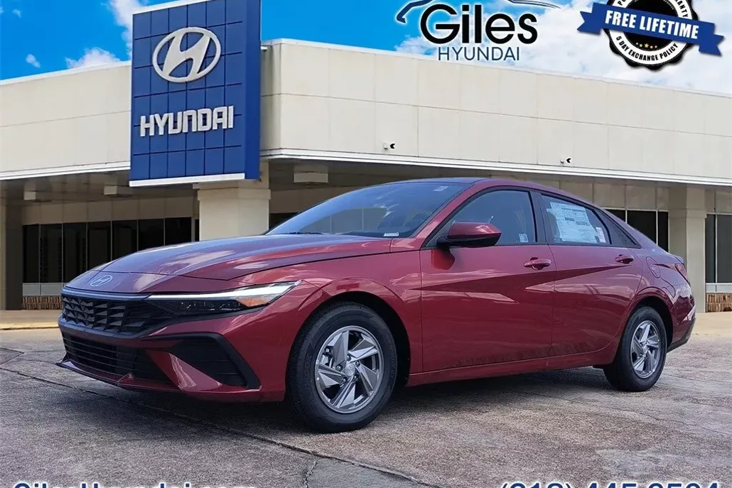 2025 Hyundai Elantra SE photo 1