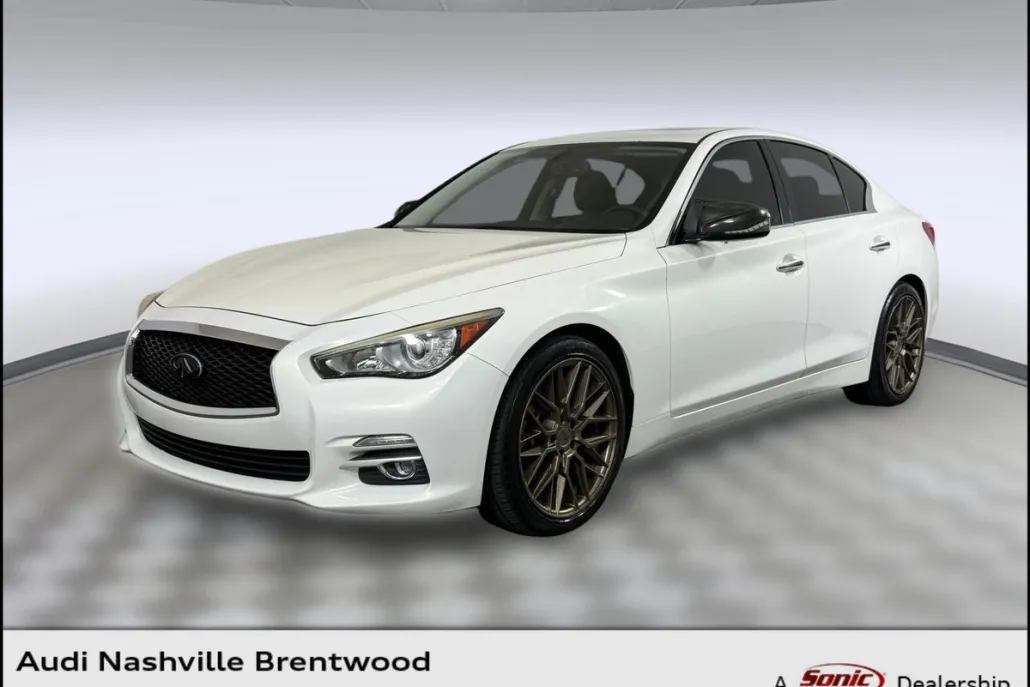2015 Infiniti Q50 Premium photo 1