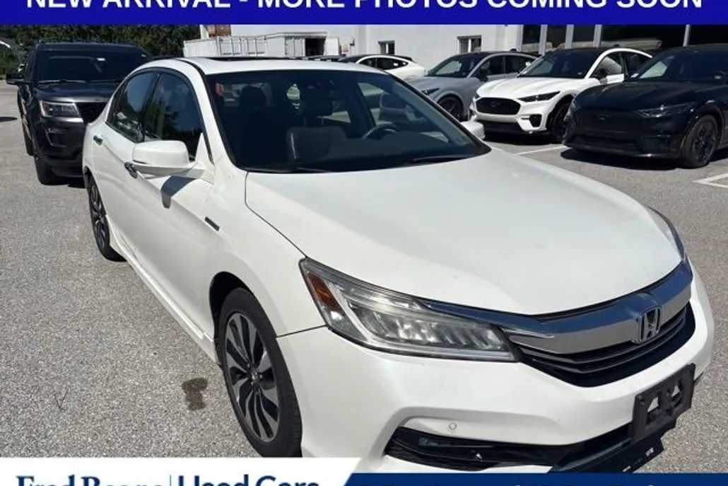2017 Honda Accord Hybrid Touring photo 1