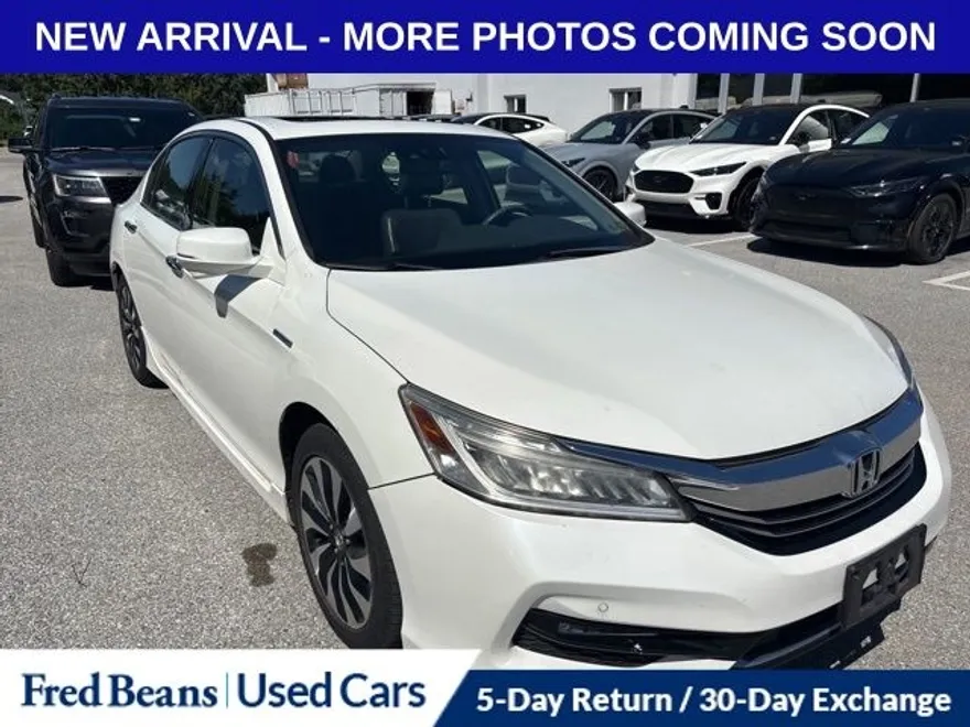 2017 Honda Accord Hybrid Touring photo 1