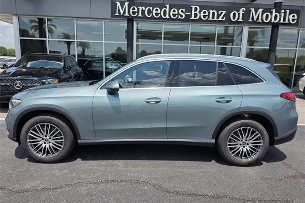 2026 Mercedes Benz GLC 300 photo 1