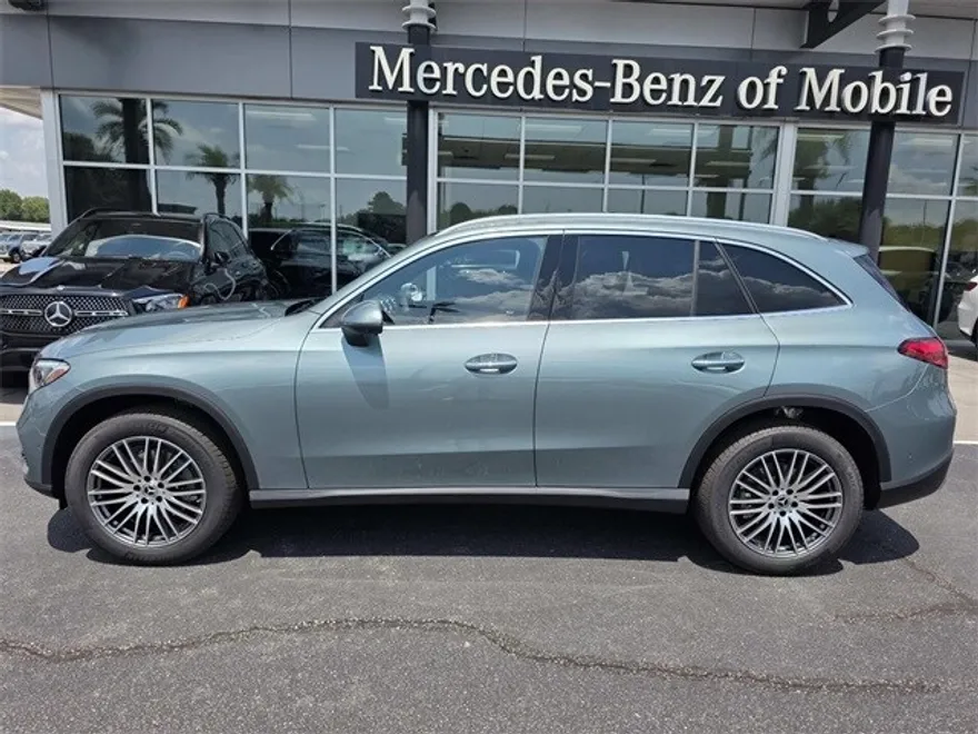 2026 Mercedes Benz GLC 300 photo 1