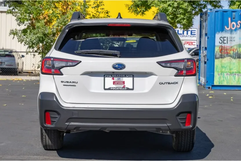 2022 Subaru Outback Premium photo 1
