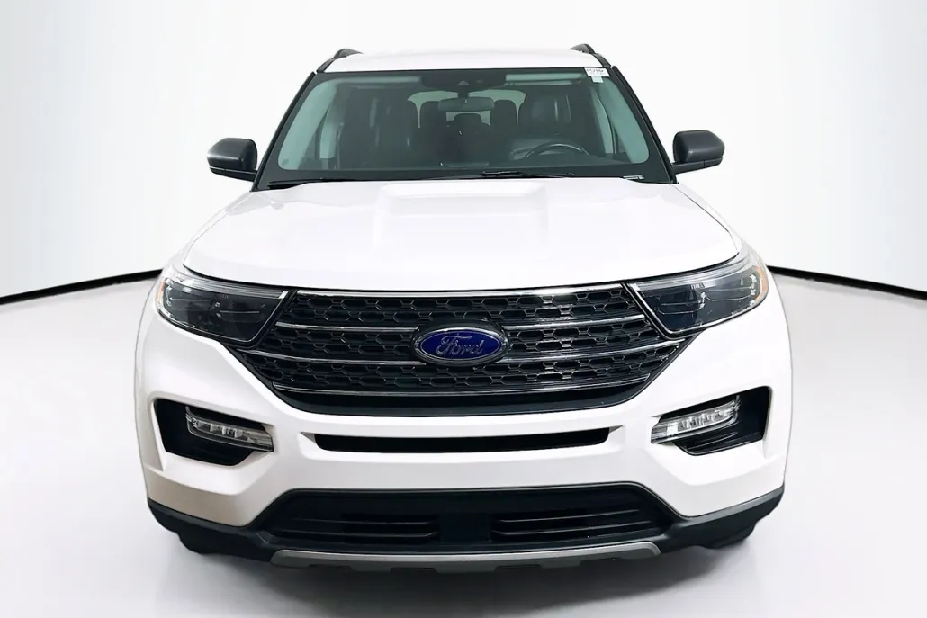 2023 Ford Explorer XLT photo 1