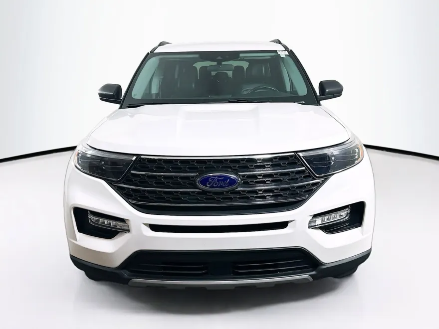 2023 Ford Explorer XLT photo 1