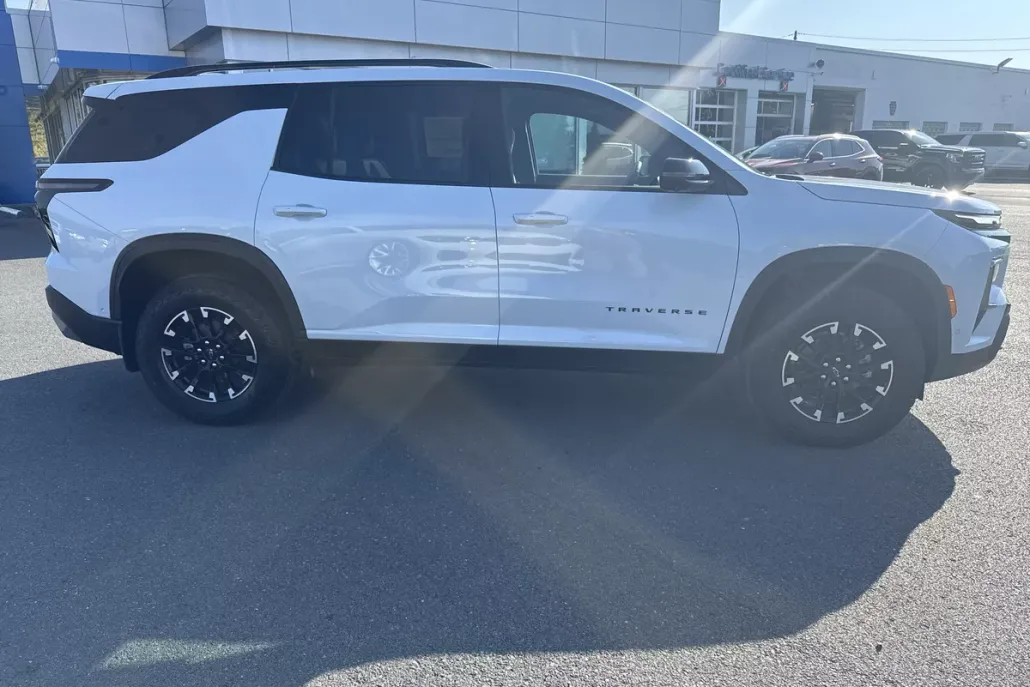 2026 Chevrolet Traverse Z71 photo 1