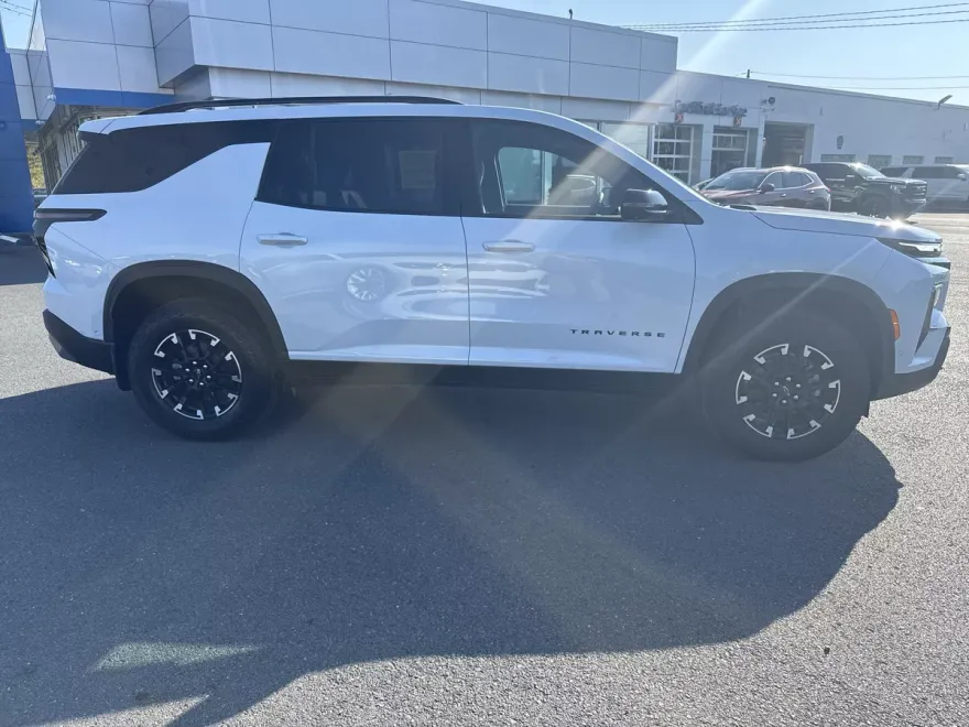 2026 Chevrolet Traverse Z71 photo 1