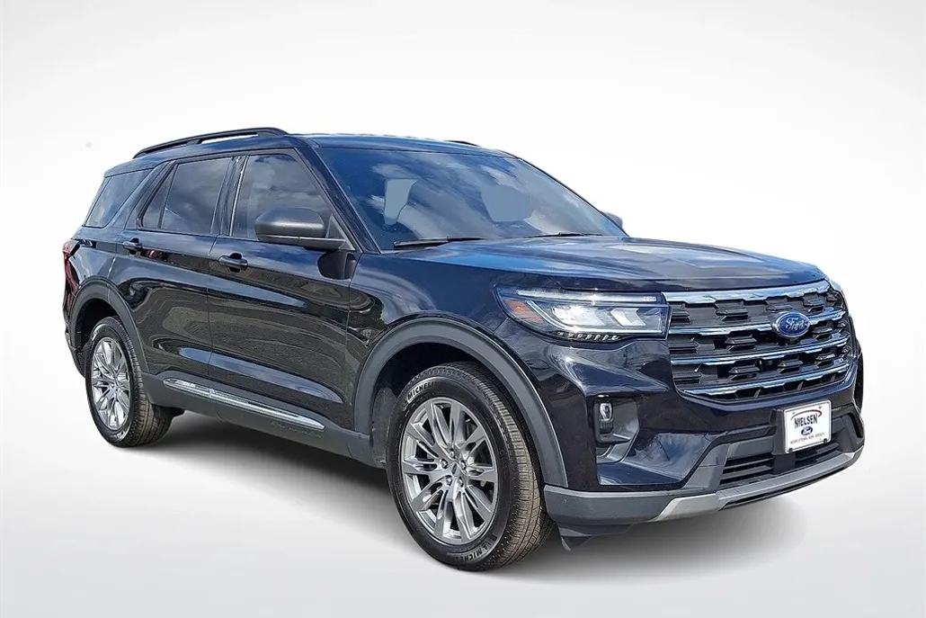 2025 Ford Explorer photo 1