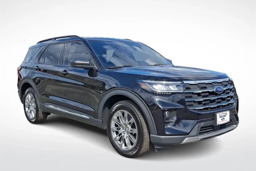 2025 Ford Explorer photo 1
