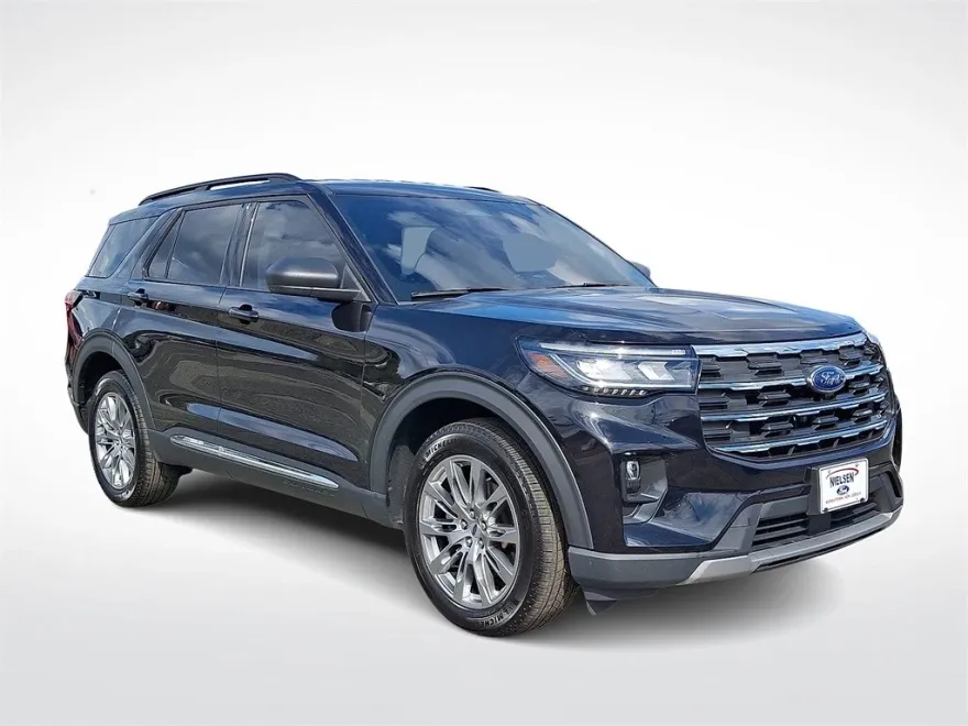 2025 Ford Explorer photo 1