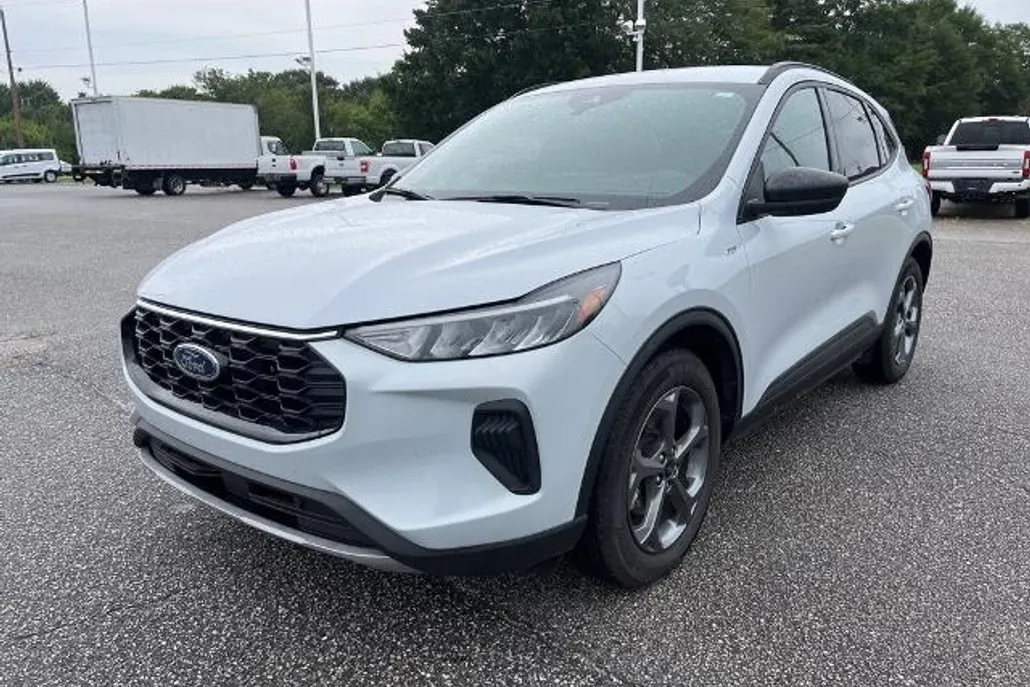 2025 Ford Escape ST-Line photo 1