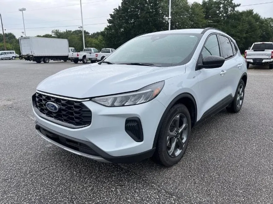 2025 Ford Escape ST-Line photo 1