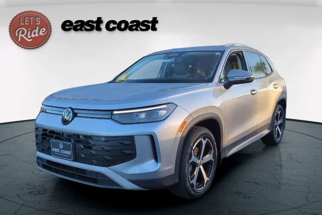 2025 Volkswagen Tiguan SE photo 1
