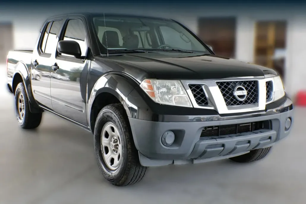 2014 Nissan Frontier Crew Cab S photo 1