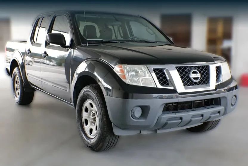 2014 Nissan Frontier Crew Cab S photo 1